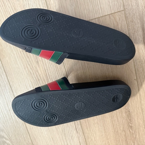 Gucci Black Slides with Red and Green Stripes - Picture 5 of 5